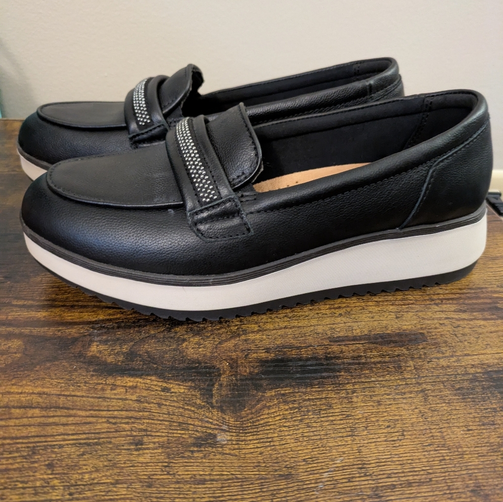 Clarks Collection Women's Loafer Like New 8 1/2 Wide Black